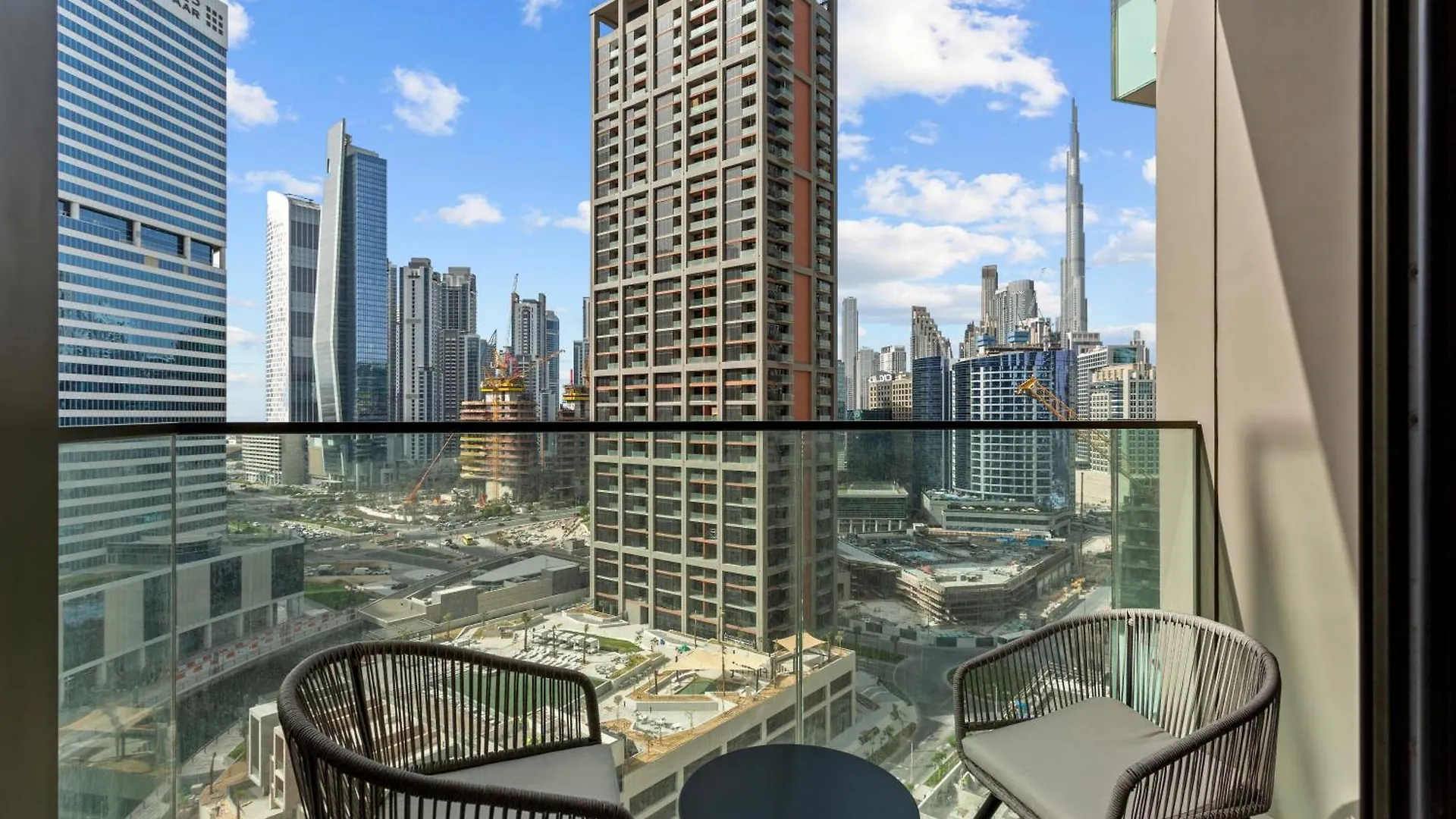 Sleek 1Bedroom With Burj Khalifa View In Peninsula Dubai Apartment