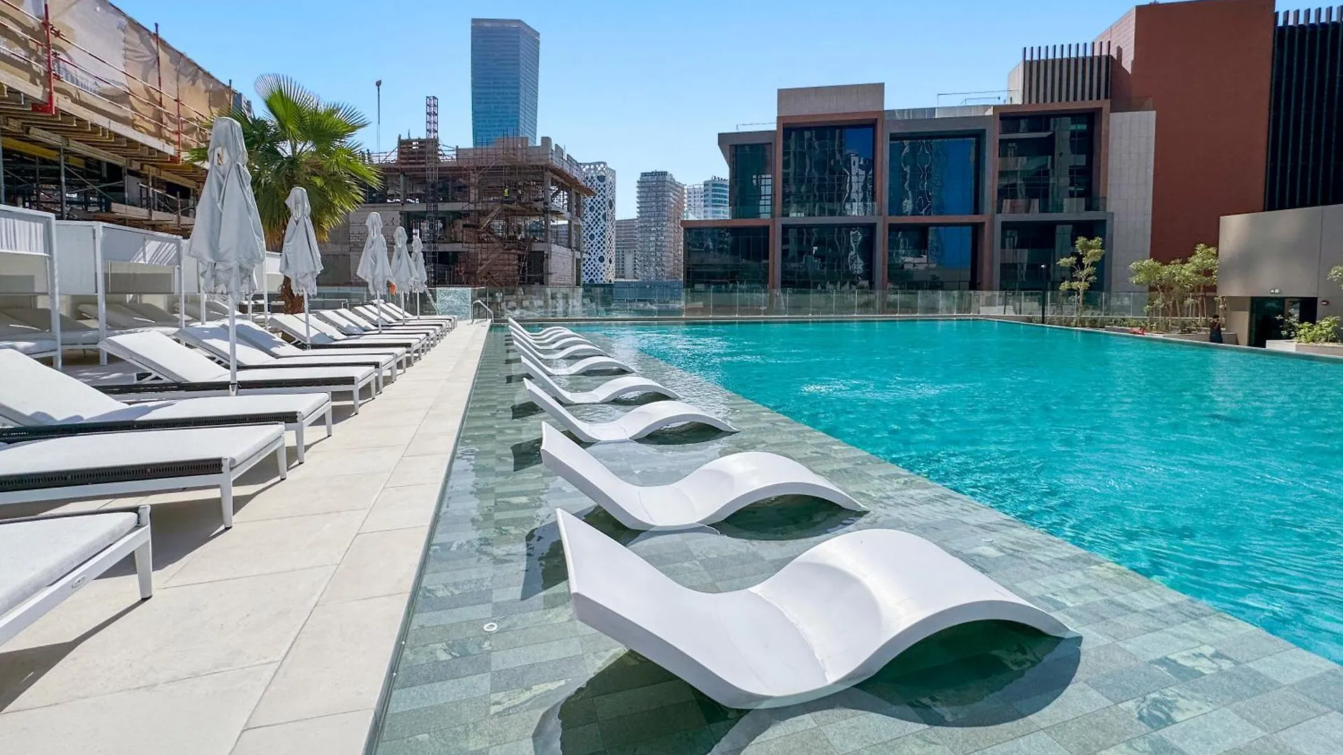 Sleek 1Bedroom With Burj Khalifa View In Peninsula Dubai